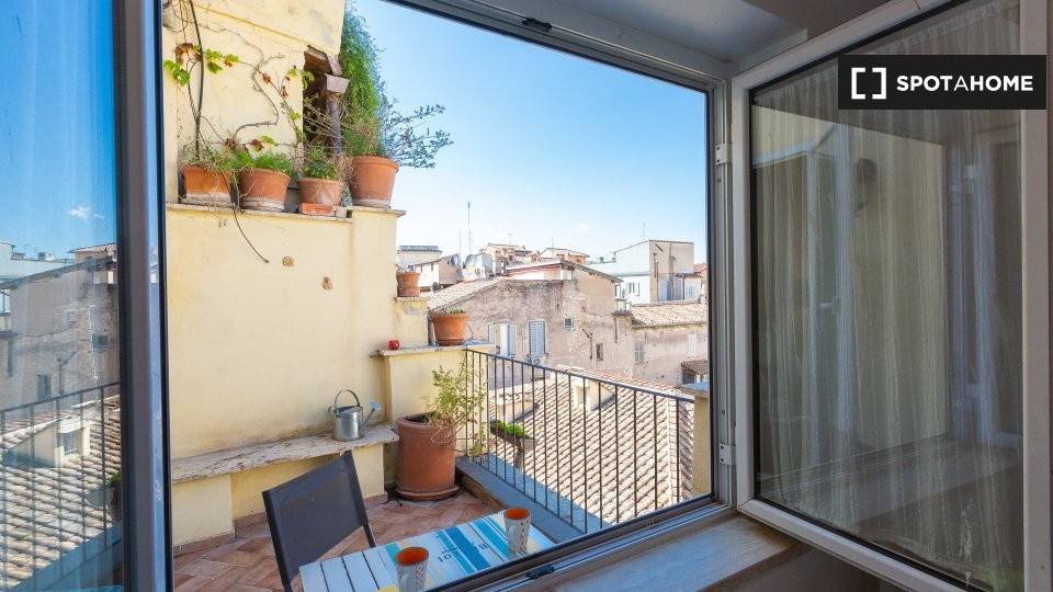 appartamento in affitto a Roma in zona Rione Regola