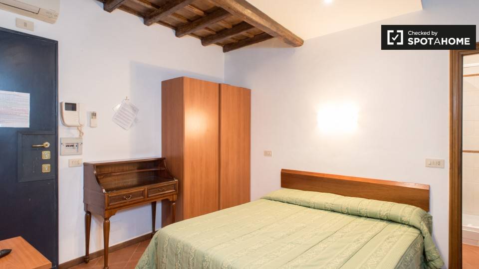 appartamento in affitto a Roma in zona Trevi-Colonna