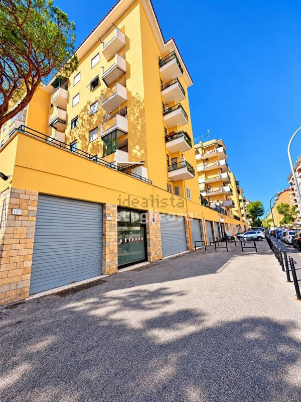 locale commerciale in affitto a Roma in zona Don Bosco