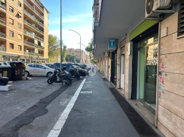locale commerciale in affitto a Roma in zona Don Bosco