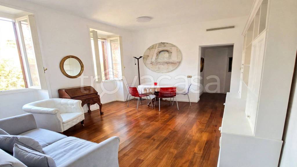 appartamento in affitto a Roma in zona Trevi-Colonna