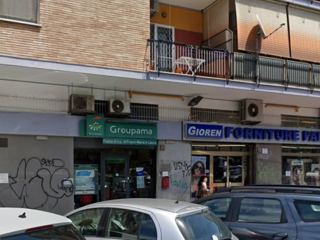 locale commerciale in affitto a Roma in zona Tuscolano