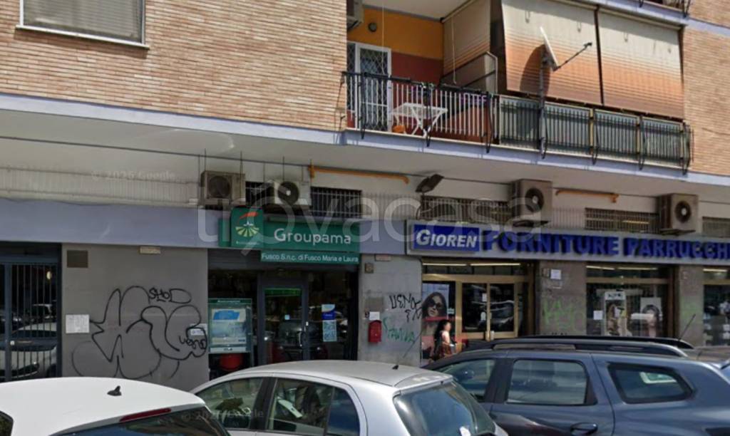 locale commerciale in affitto a Roma in zona Tuscolano