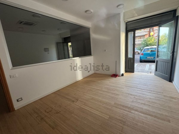 locale commerciale in affitto a Roma
