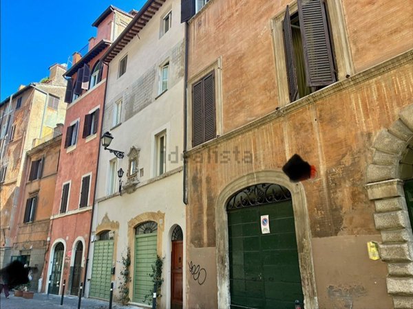 appartamento in affitto a Roma in zona Rione Regola