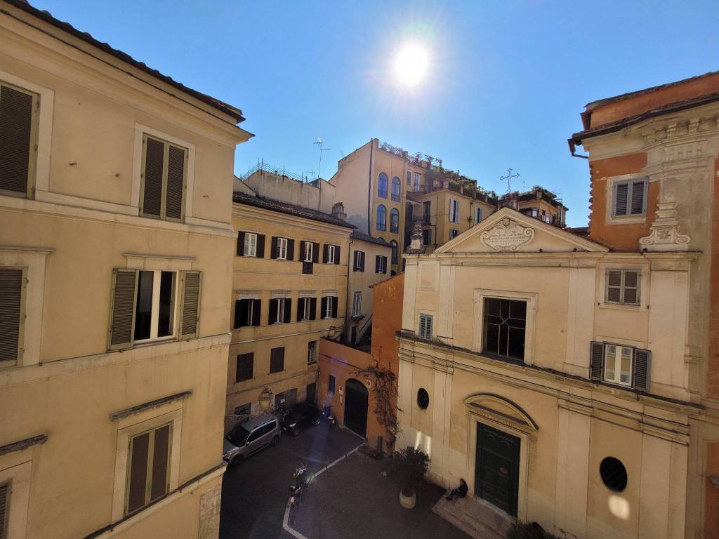 appartamento in affitto a Roma in zona Trevi-Colonna