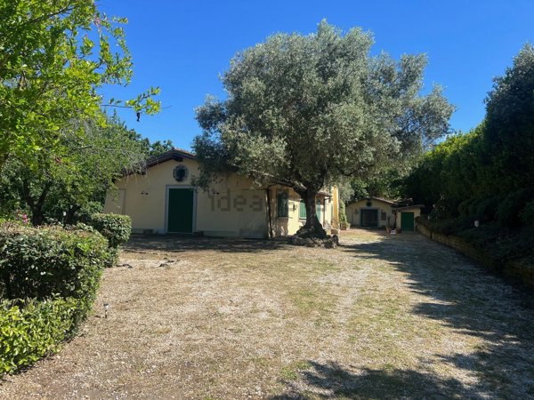 casa indipendente in affitto a Sacrofano in zona Petruscheto