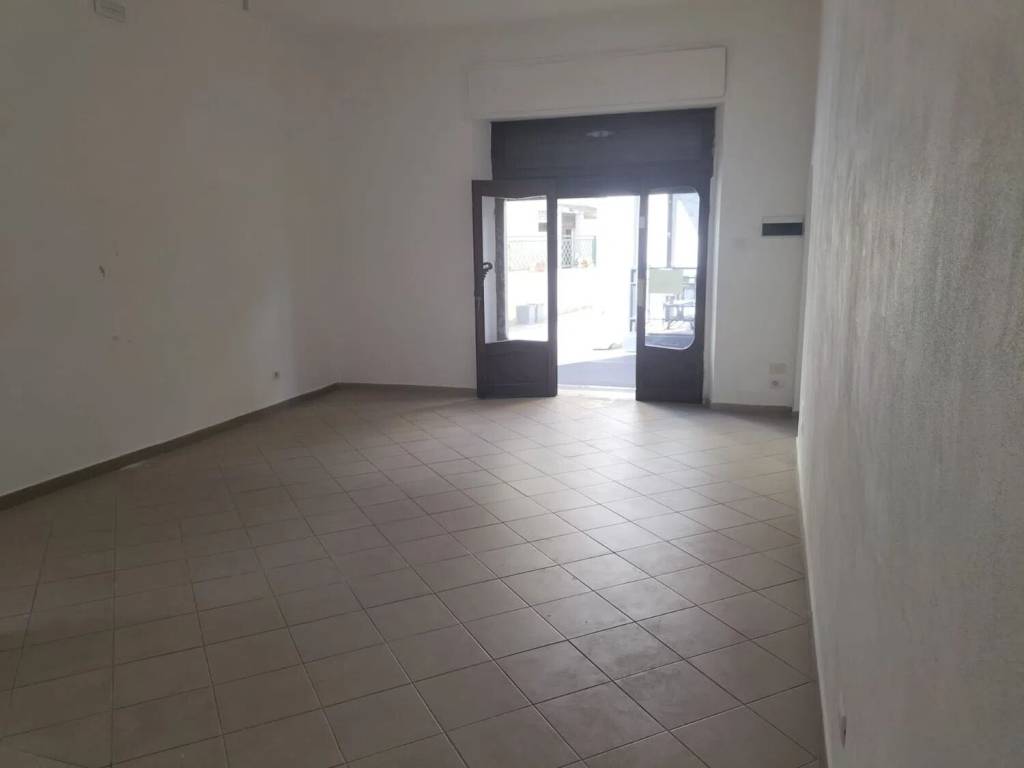 negozio in affitto a Santa Marinella