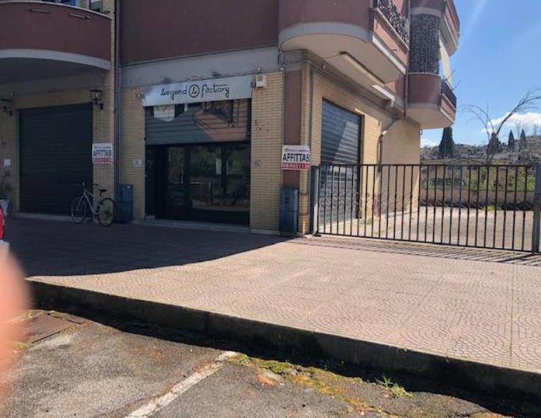 locale commerciale in affitto a Sant'Angelo Romano