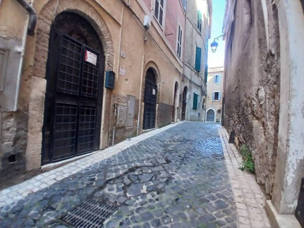 negozio in affitto a Tivoli