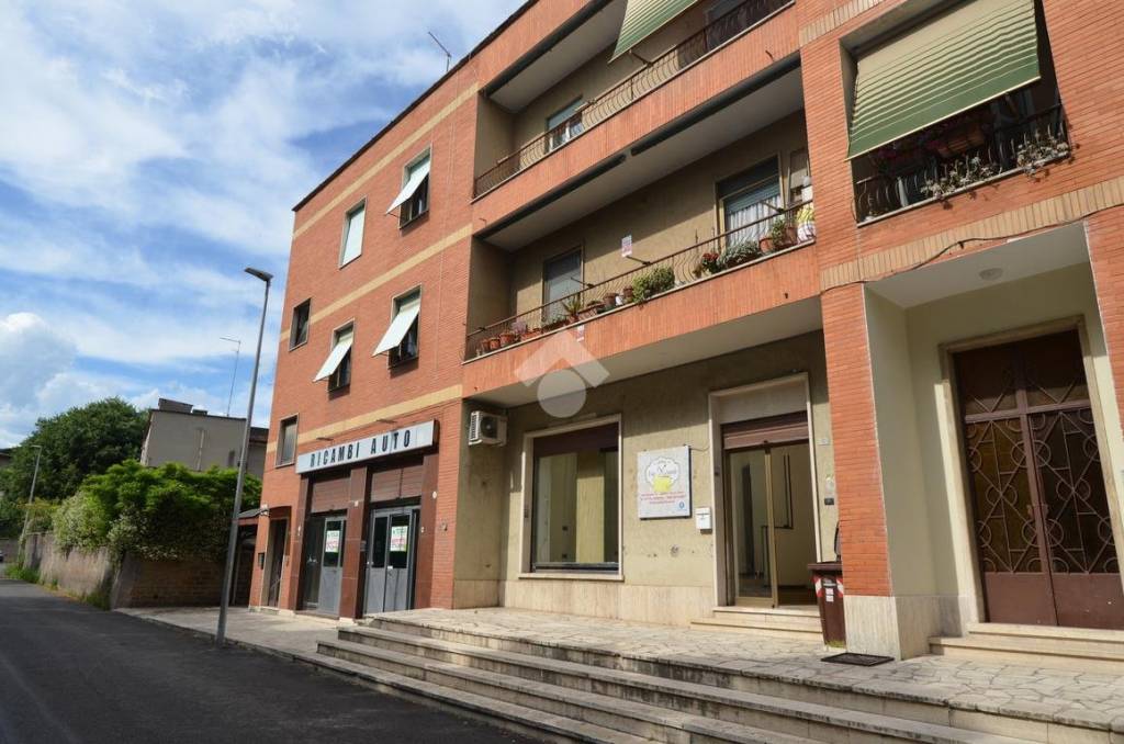 negozio in affitto a Tivoli