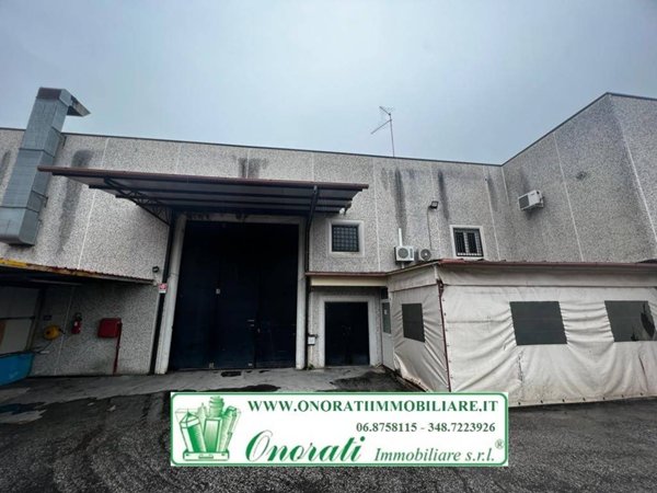 locale commerciale in affitto a Tivoli in zona Villaggio Adriano