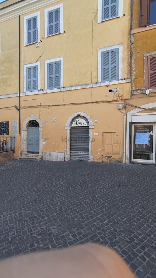 locale commerciale in affitto a Tivoli