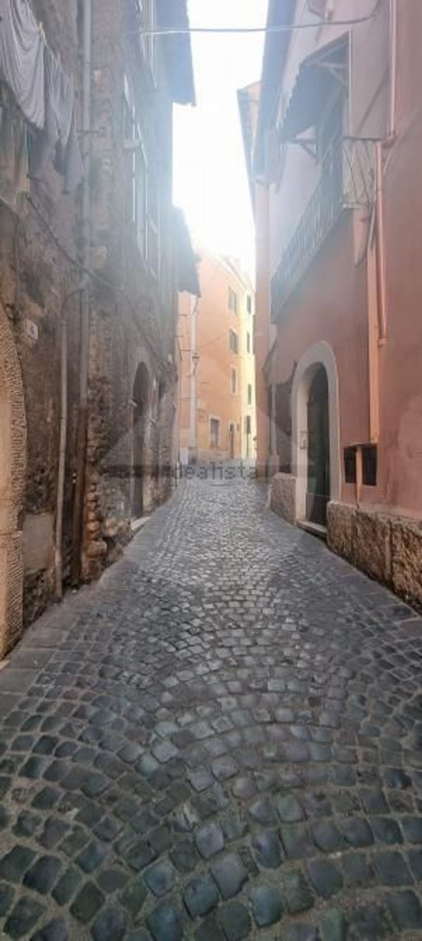 locale commerciale in affitto a Tivoli