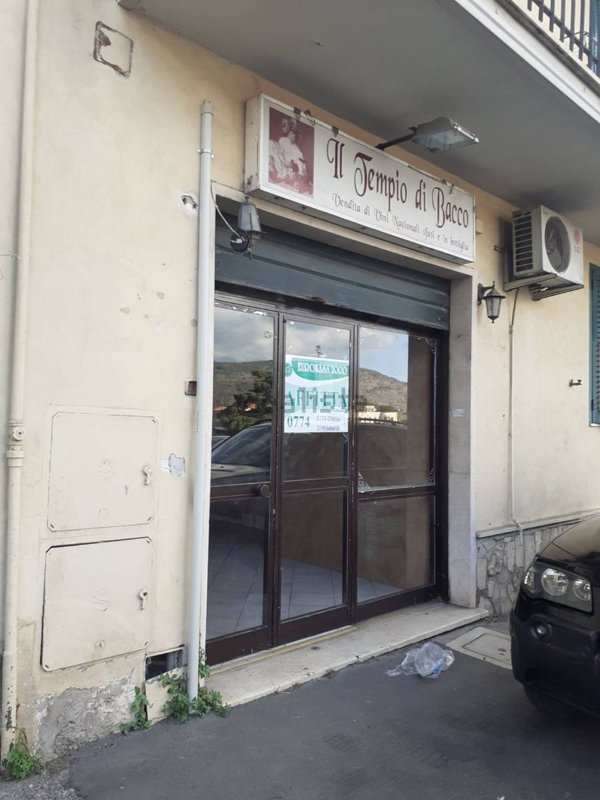 locale commerciale in affitto a Tivoli