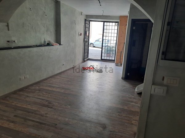 locale commerciale in affitto a Tivoli