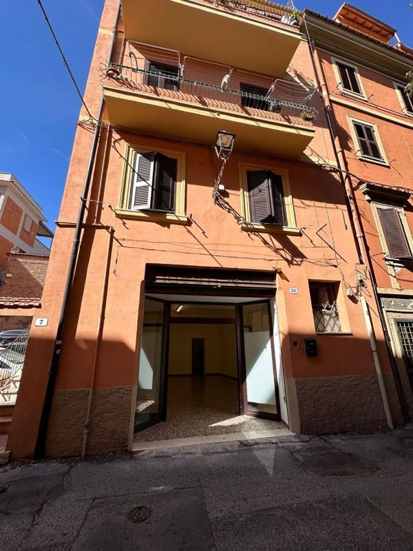 locale commerciale in affitto a Tivoli