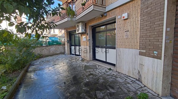 locale commerciale in affitto a Tivoli