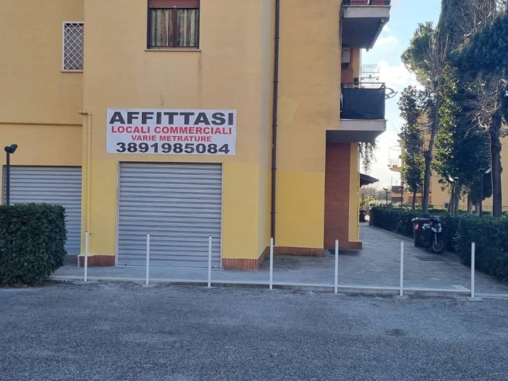 negozio in affitto a Tivoli in zona Favale