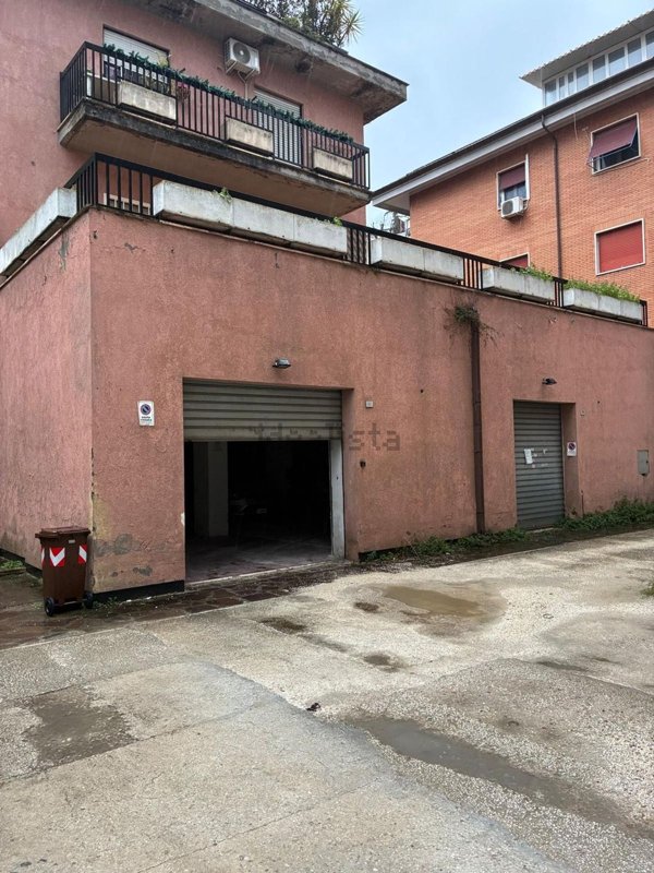 locale commerciale in affitto a Tivoli