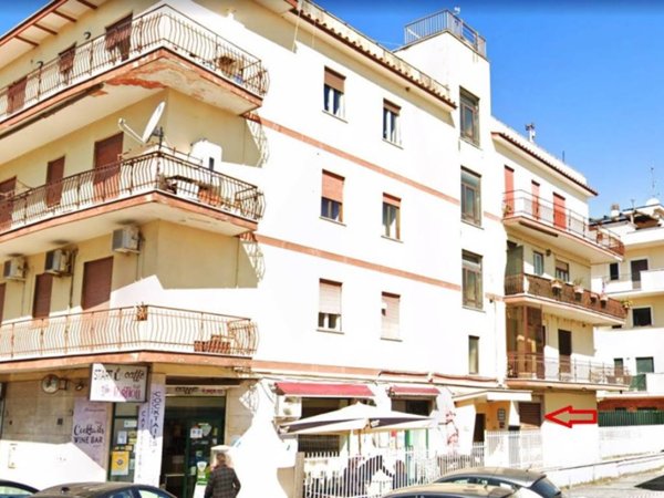 negozio in affitto a Tivoli in zona Terme