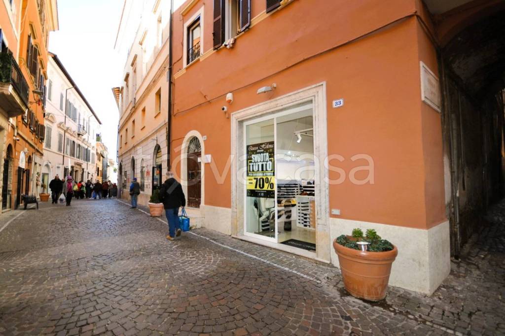 negozio in affitto a Tivoli