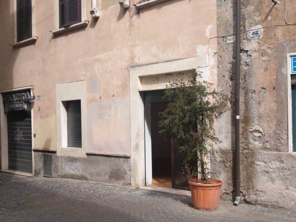 negozio in affitto a Tivoli