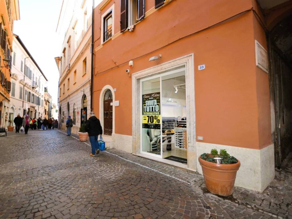 negozio in affitto a Tivoli