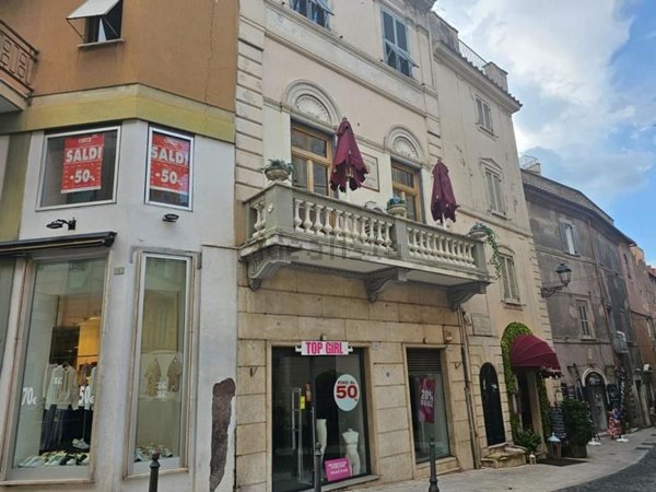 locale commerciale in affitto a Tivoli