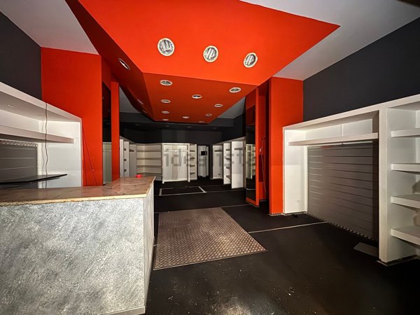 negozio in affitto a Tivoli in zona Terme