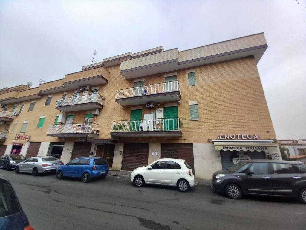 negozio in affitto a Tivoli in zona Villa Adriana