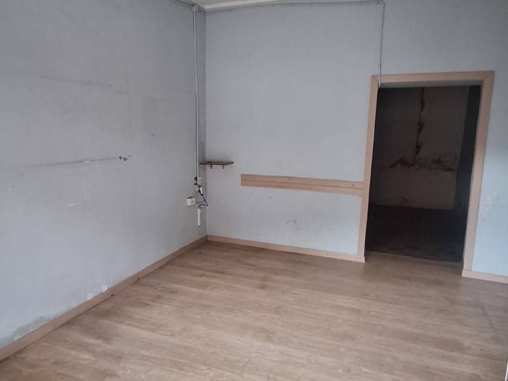 negozio in affitto a Tivoli in zona Villa Adriana