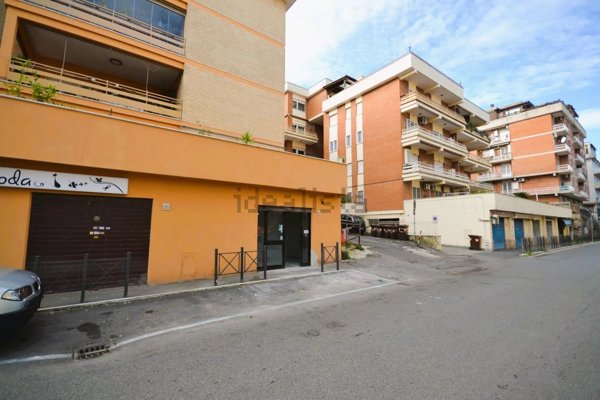 locale commerciale in affitto a Tivoli