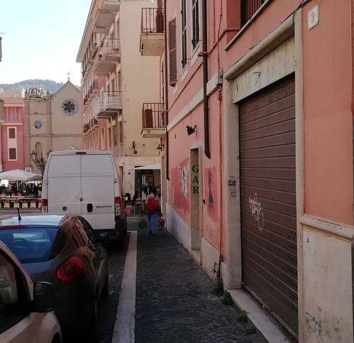 negozio in affitto a Tivoli