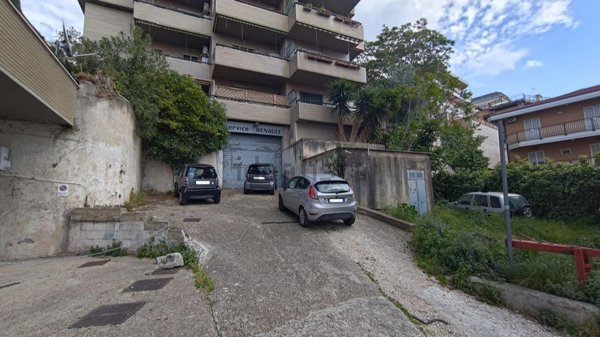 locale commerciale in affitto a Tivoli