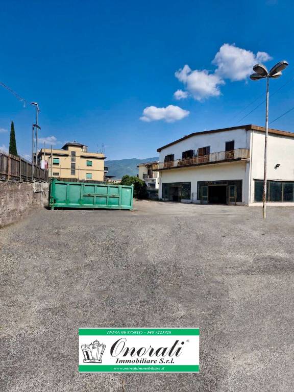 locale commerciale in affitto a Tivoli
