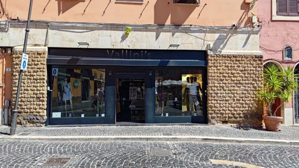 locale commerciale in affitto a Tivoli