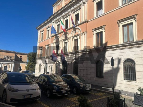 locale commerciale in affitto a Tivoli