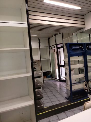 negozio in affitto a Velletri