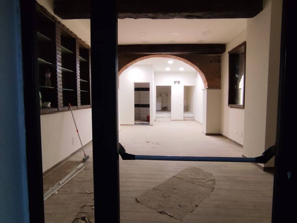 negozio in affitto a Velletri