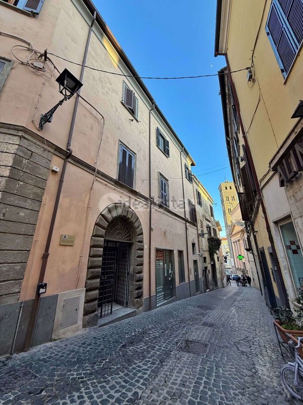 locale commerciale in affitto a Velletri