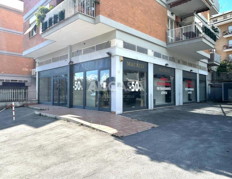 negozio in affitto a Velletri