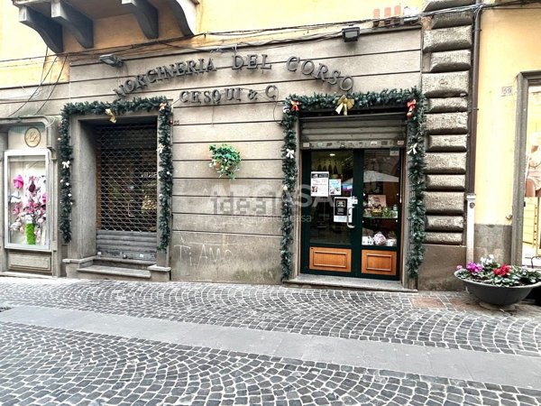 locale commerciale in affitto a Velletri