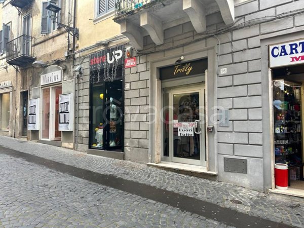 negozio in affitto a Velletri