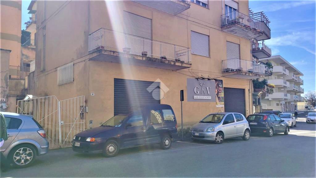 negozio in affitto a Velletri