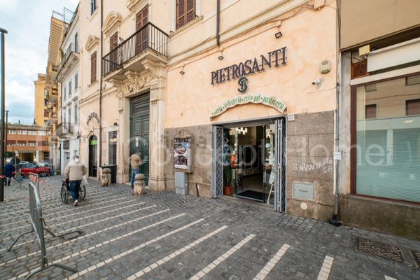 negozio in affitto a Velletri