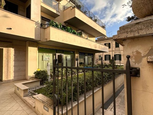 negozio in affitto a Velletri