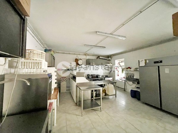 negozio in affitto a Velletri