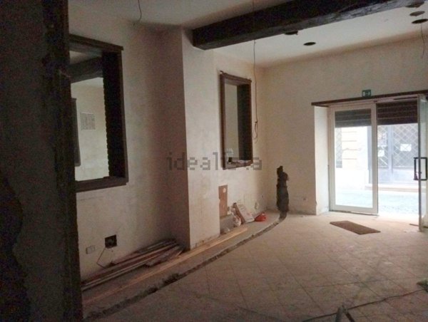 locale commerciale in affitto a Velletri