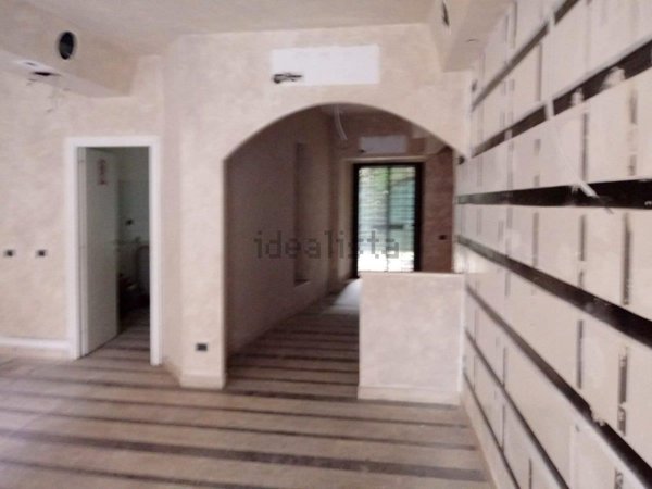 locale commerciale in affitto a Velletri